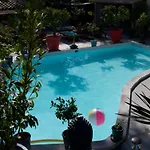 4 Bears Bed & Breakfast 4*