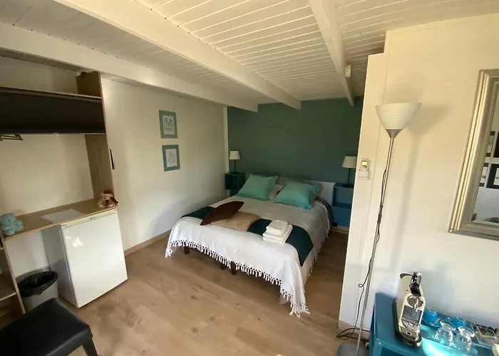 4 Bears فندق مبيت وإفطار نيم