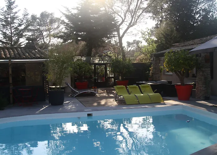 4 Bears فندق مبيت وإفطار نيم