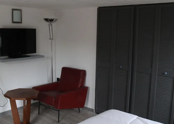 4 Bears فندق مبيت وإفطار نيم