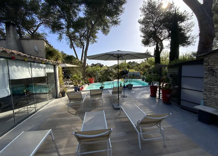 4 Bears فندق مبيت وإفطار نيم